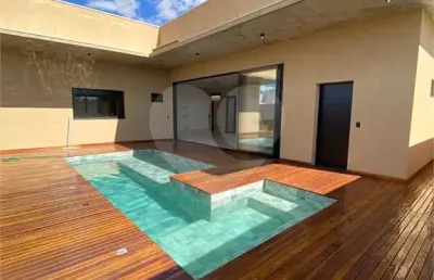 Casa com 4 quartos à venda em condomínio residencial grand trianon - go