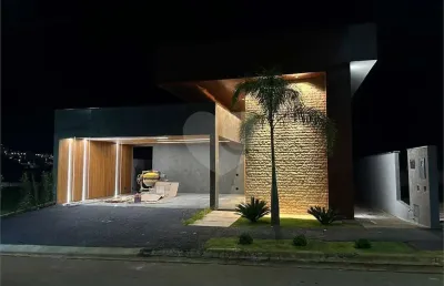 Casa com 4 quartos à venda em condomínio residencial grand trianon - go