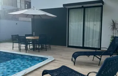 Alphaville 3, 242m2, toda mobíliada com cozinha gourmet, sala ampla, 3 suítes, piscina privativa, toda climatizada
