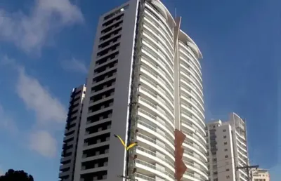 Parque 10,  ed. rubi 160m2,  quartos + 2 suítes, com armários e ar , 2 vagas