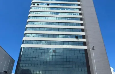 Alugo duas salas juntas no milenium, torre medical, com 67m2, semi mobiliada. andar alto
