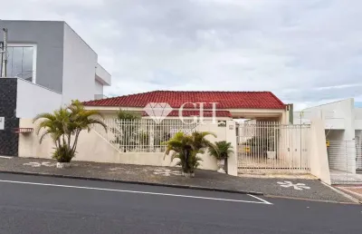 Casa com 3 quartos à venda na rua assis brasil, orfãs, ponta grossa, 301 m2 por r$ 1.500.000