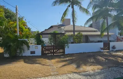 Casa em guarajuba de 3 quartos e dependência completa