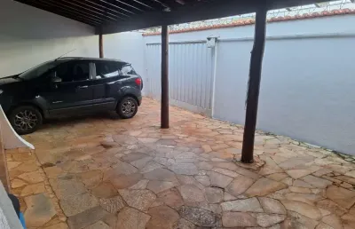Casa para venda em uberlândia, santa mônica, 3 dormitórios, 1 suíte, 1 banheiro, 3 vagas