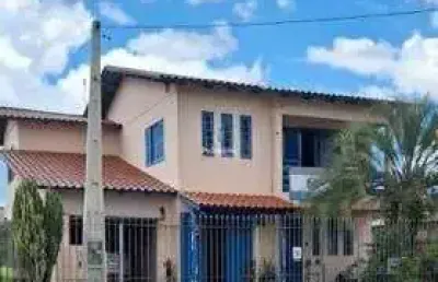 Casa de 4 quartos, sendo 1 suíte, 1 garagem, churrasqueira
