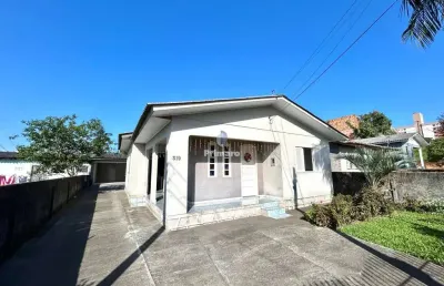 Casa com 3 quartos à venda na Rua Maurício Jeremias, 317, São Francisco, Criciúma