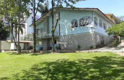 Casa a venda com 03 quartos, suíte, 02 banheiros bairro são luiz, criciúma sc