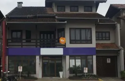 Casa com 3 quartos à venda no iririú, joinville  por r$ 1.800.000