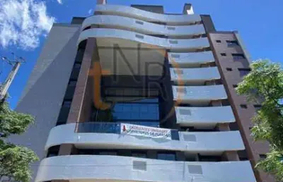 Impecável 02 dorm, mobiliado com garagem coberta - coração do mercês