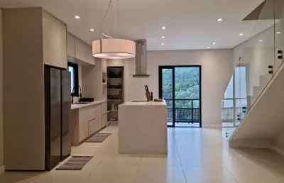 Belissima residência semi porteira fechada com piscina e gourmet no portal