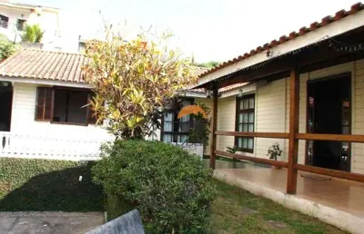 Casa terrea :madeira de lei: 3 quartos,1 suite, 3 vagas -portaria 24hs - terras do madeira- granja viana-sp