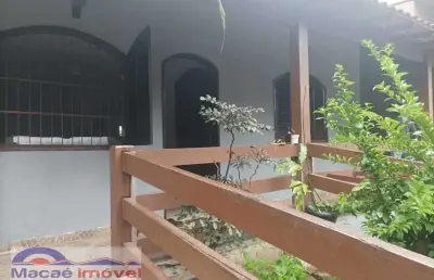 Casa com 2 quartos à venda na rua engenheiro sérgio vladimir figueira, jardim santo antônio, macaé, 120 m2 por r$ 320.000