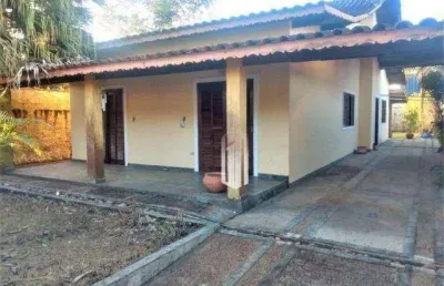 Excelente casa com 3 dormitórios, 750 metros da praia, 432m² por r$ 600.000 - praia da maranduba - ubatuba/sp