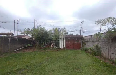 Casa com 1 dormitório , quintal espaçoso- jardim das gaivotas - caraguatatuba/sp