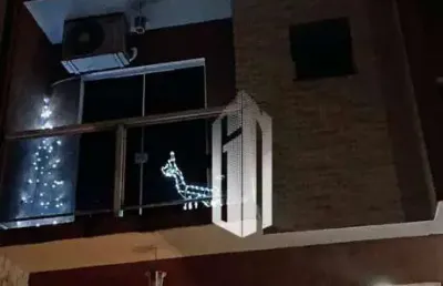 Casa com garagem subterrânea e área gourmet completa no jardim camargo