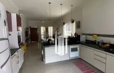Casa com 3 dormitórios à venda, 139 m² por r$ 980.000 - cidade jardim - caraguatatuba/sp