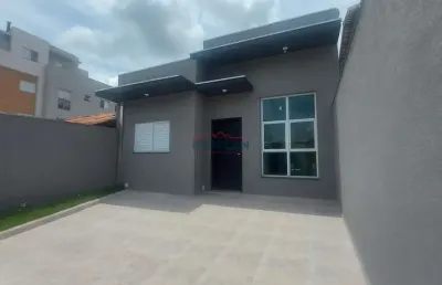 Casa à venda térrea com 130 m² com piscina em uma ótima localização em atibaia -