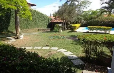 Casa em atibaia, localizada em  bairro residencial nobre de imóveis alto padrão,