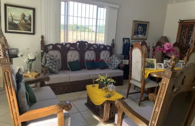 Casa á venda bem localizada com 4 dormitórios sendo 2 suítes  em  atibaia - sp -