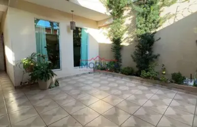 Linda casa  à vena com 218 m²  em  uma  ótima localização em atibaia sp - nova a