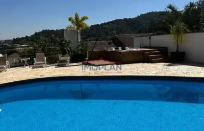 Casa para venda/locação com 4 suítes em condomínio alto padrão