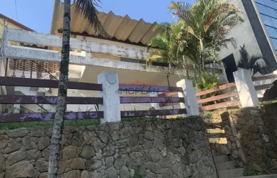 Casa à venda  e locação com 3 dormitórios  com 256,16  m² em ótima localização e