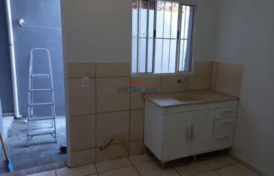 Salão  à venda com 60 m² e um apartamento em cima   com 2 dormitórios e 4 kitnet