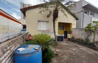 Casa á venda, no terreno existem  4 casas para renda em uma ótima localização em