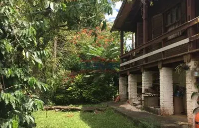 Casa  à venda com 2 dormitórios  com 120 m² com piscina e varanda em ótima local