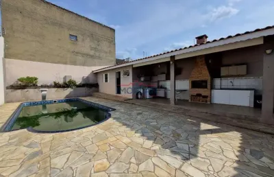 Casa a venda em atibaia, bairro tranquilo, 3 dormitórios 1 suíte , piscina , chu