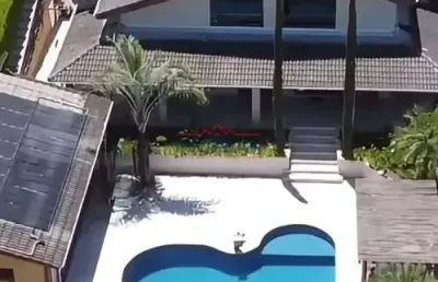 Casa a venda em condomínio dentro da cidade 1.000m2
