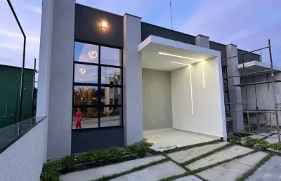 Casas planas em condomínio fechado com lazer completo.