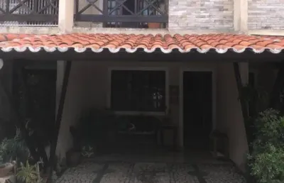 Casa duplex em condomínio com 02 suítes em messejana para venda