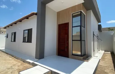 Casa plana há 4 minutos  do centro de eusébio / padrão  alto .