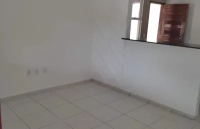 Linda casa plana pronta pra morar próximo av. principal do bairro monguba 6,60x33...