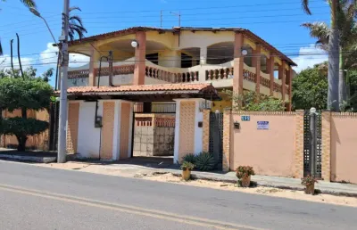 Vende - se casa na avenida principal da taiba com terreno amplo e lago privado
