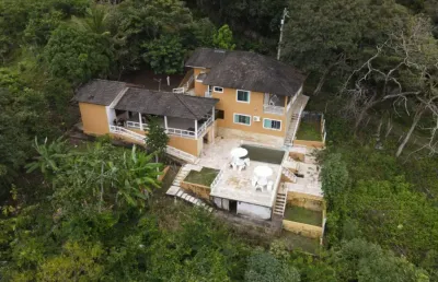 Vendo sitio no pé da serra de  pacatuba com casa porteira fechada  com capacidade pra 30 pessoas