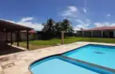 Vende - se casa com piscina e terreno amplo na avenida principal da taiba