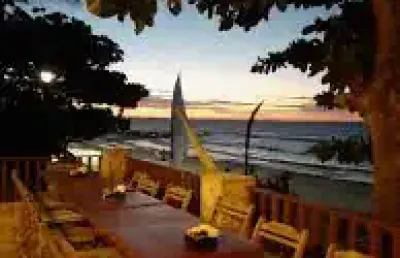 Vende - se restaurante com acesso pela avenida principal e frente mar