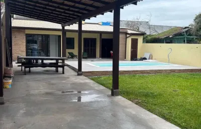 Excelente residência com piscina na região central do bal. coroados