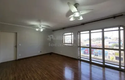 Apartamento com 03 dormitórios,  02 vagas de garagem no centro.