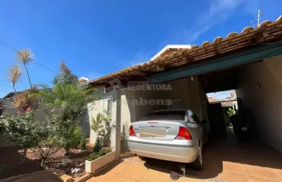 Casa no residencial califórnia com varanda, tendo churrasqueira, portões eletrônicos, 2 dorms, com 1 suite, sala, coz, wcs