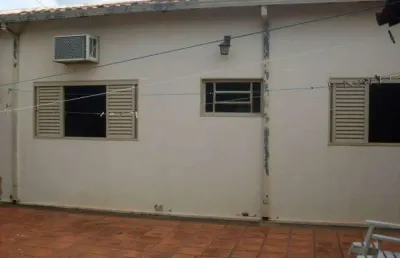 Centro (mirassol) - casa com 3 dormitórios com armários, sendo 1 tipo apartamento, 1 sala ampla para 2 ambientes, 1 sala para 1 ambiente, 3 wcs, 1 cozinha, 1 copa, com armários, garagens, amplo quinta