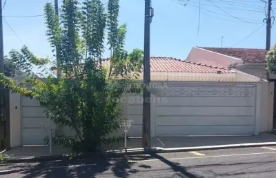 Casa com edícula no parque industrial para residência ou comércio.
