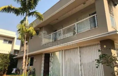 Casa de condomínio com 3 quartos e 3 banheiros à venda, 366 m²