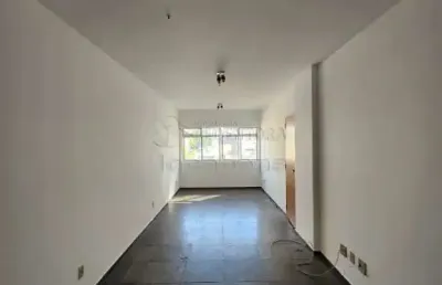 Locação de apartamento localizado no bairro centro com 02 dormitórios e 1 vaga de garagem com elevador.