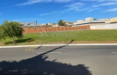 Loteamento recanto do lago - terreno de esquina em frente a área de lazer e academia, com caída para frente.