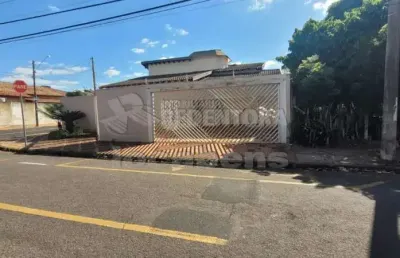 Tarraf ii - casa com 3 dormitórios, sendo 1 suite, localização privilegiada, rua no meio do bairro, esquina