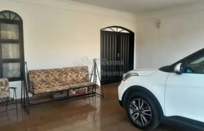 Casa com 03 dormitórios, 02 vagas de garagem no bairro jardim tarraf.