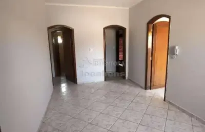 Casa de 03 dormitórios com armários no bairro parque industrial